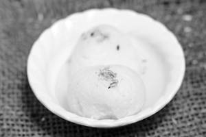 Spongy Rasgulla [2 Pieces]                                                           