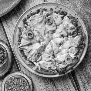 Veg Schezwan Pizza