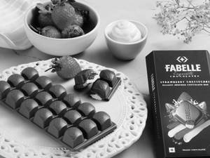 Strawberry Cheesecake Bar - Centre filled Milk Chocolate