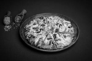 Mushroom N Onion Pizza