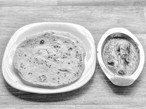 2 Chapati with Chicken Curry