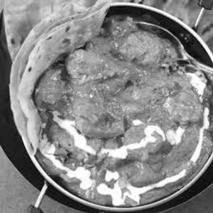 Butter Chicken with 4 Butter Roti and Sweet [1 Piece]