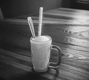 Mango Milkshake with Ice Cream