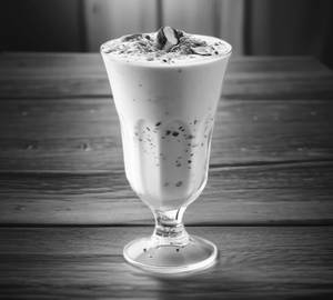 Pista milk shake with ice cream