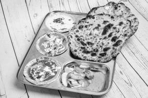 Aloo pyaz chur Churr naan thali