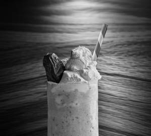 Dates milk shake with ice cream