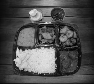 Chicken Thali [Serves 1]