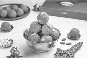 Dry Fruit Besan Laddu