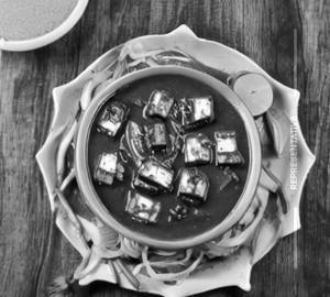 Paneer In Hot Garlic Sauce Gravy