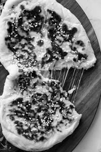 Cheese garlic naan