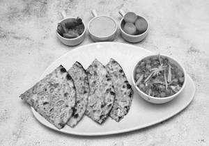 Channa Masala + 1 Onion Naan