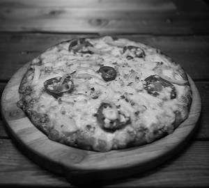 Jalapeno and Onion Cheese Pizza 