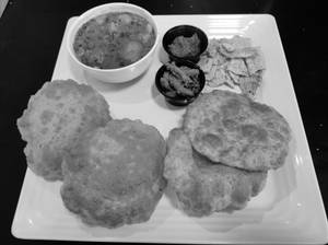 Bedmi Puri Rasdar Aloo
