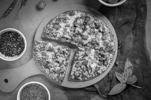 Chilli Paneer Pizza [8 Inches]