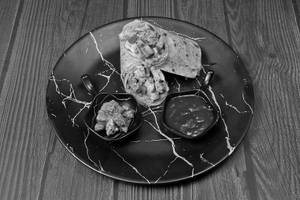 Peri Peri Double Chicken With Salad Rumali
