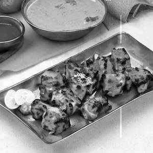 Kandhari Murgh Tikka