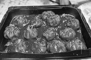 Veg Hot Garlic Sauce Gravy Momos