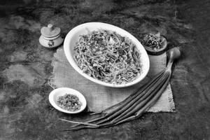 Burnt Garlic Spinach Noodles