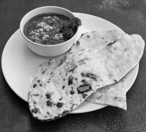 2 naan with paneer butter masala