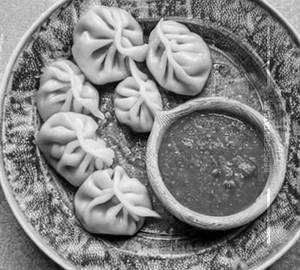 Paneer Hot Garlic Sauce Gravy Momos
