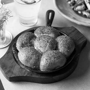 Zaatar And Garlic Bread