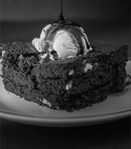 Hot Brownie With Vanilla Ice Cream