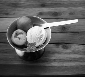 Gulabjamun With Ice Cream