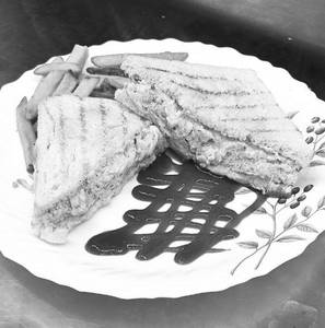 Grilled Chicken Sandwich With Iceberg