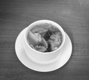 Clear soup chicken.                                                          
