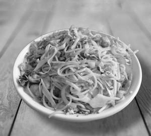 Hakka noodles veg                                                                   