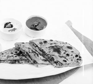 Paneer Pyaz Egg Paratha