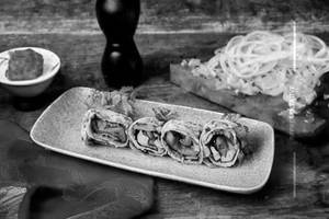 Mushroom tikka roll
