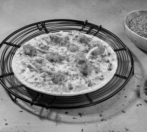 Butter Chicken Pizza  9 inch