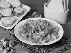 Combo - Smoky Chipotle Veg Pasta & Cheese Garlic Toast