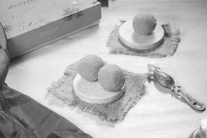 Plain Besan Laddu