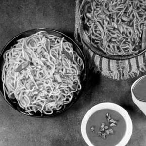 Veg Mushroom Schezwan Noodles