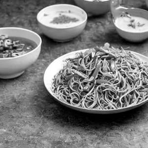 Egg Schezwan Hakka Noodles