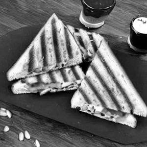 Special Garlic Chilli Cheese Grilled Sandwich 