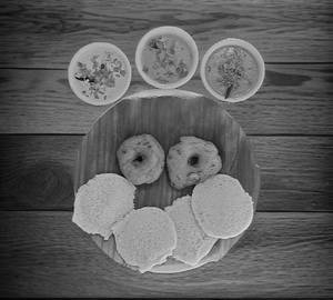 Idli with Medu Vada