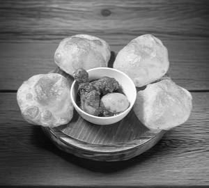 Half chicken dakbanglow with luchi 6pcs