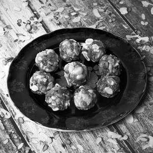 Honey Ladoo