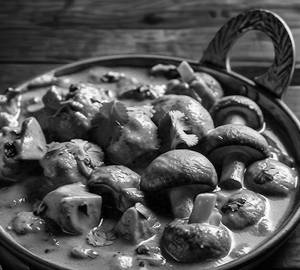 Mushroom butter masala