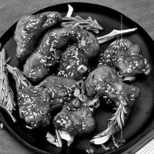 Boneless Garlic Ginger Chicken ( Pcs)
