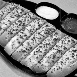 Cheese chilli garlic bread