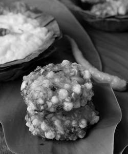 Sabudana Vada  With Curd (2 Pieces)