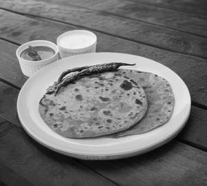 Chhole Paratha Moli (2 Pcs)