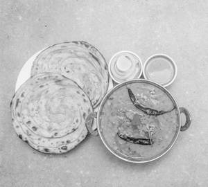 Butter Lachha Paratha With Chana (2 Pcs)