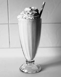 Vanilla Milk Shake With Ice Cream