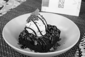 Chocolate Brownie With Ice Cream