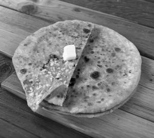  Paneer Ka Paratha [2 Pieces]